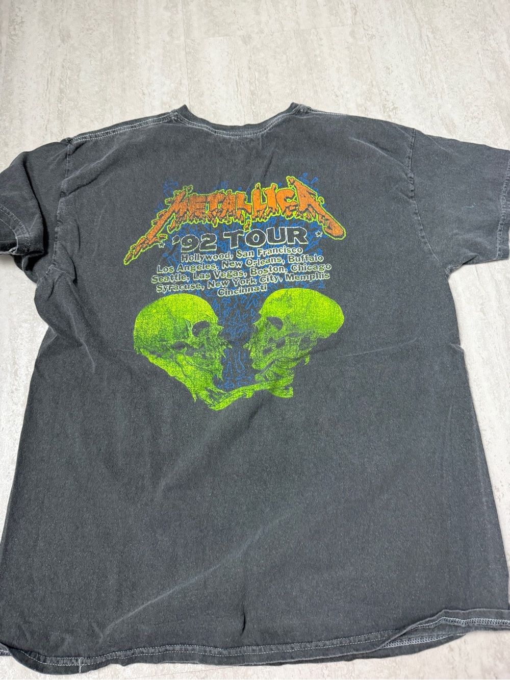 Metallica band tee Live In Concert 92 Graphic T-Shirt - Green Skull - Picture 5 of 6